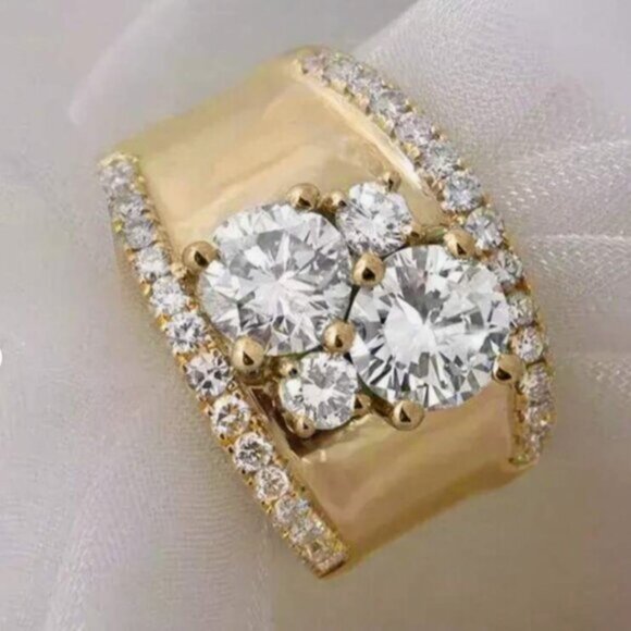 Luxurious Cluster White CZ 18k Yellow Gold Plating Ring 4.13ctw - Picture 4 of 4